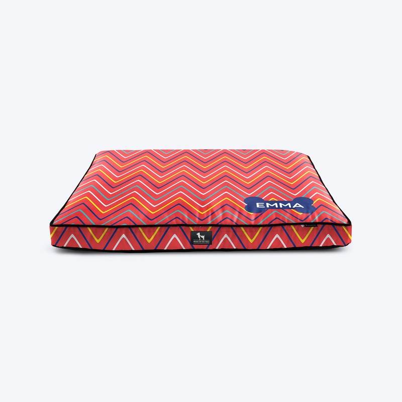 HUFT Colorwave Chevron Personalised Flat Bed For Dog – Red